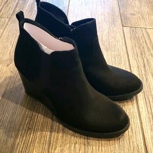 NWOT R2 Ankle Boots